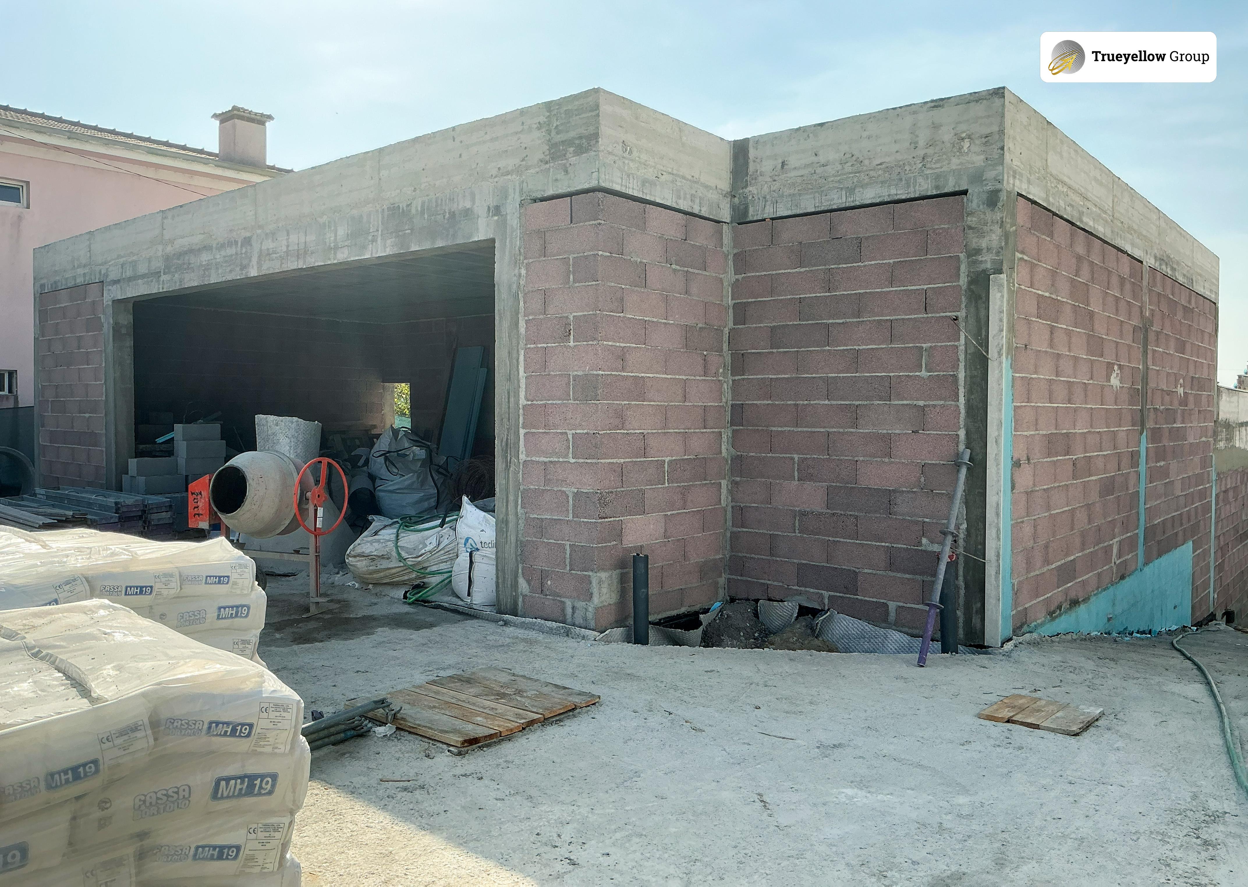 Moradia em Silva Escura - TRUEYELLOW Engenharia e Construção - Image# 1